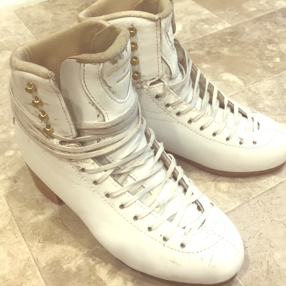 Skating boots